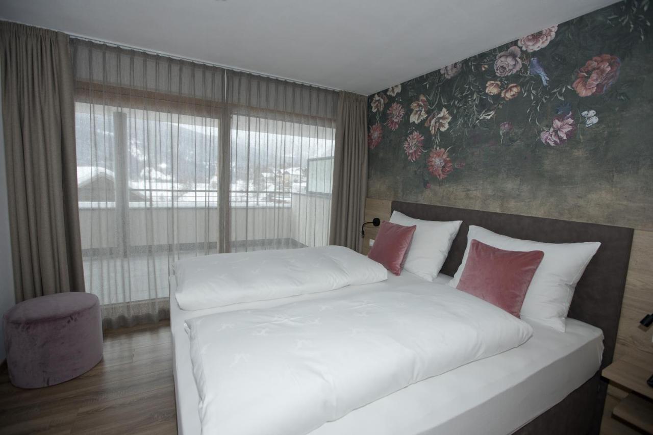 Hotel Goldener Adler كورون فينوستا المظهر الخارجي الصورة