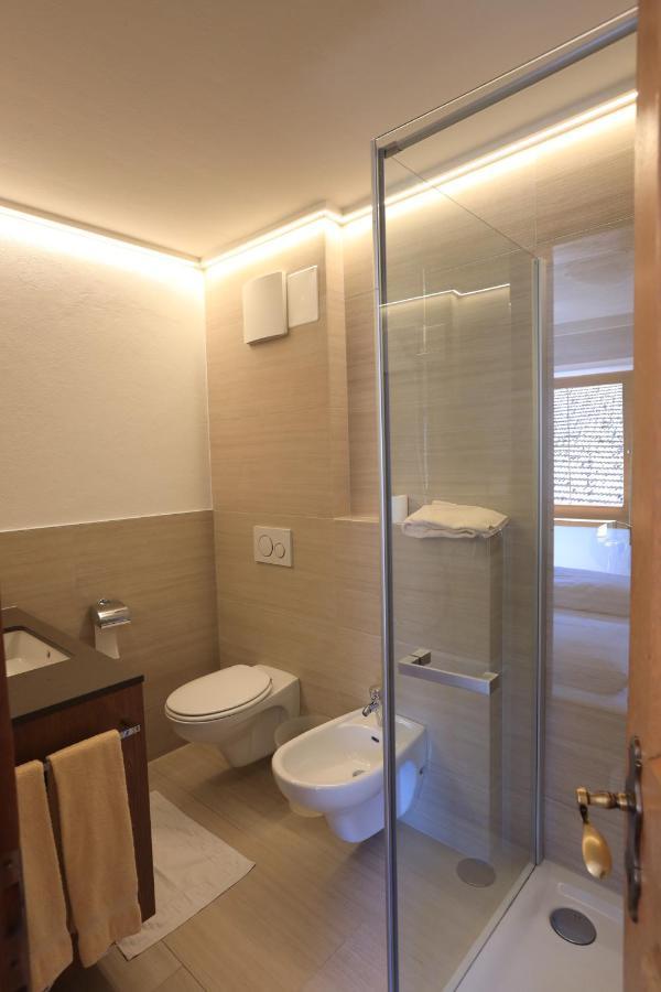 Hotel Goldener Adler كورون فينوستا المظهر الخارجي الصورة