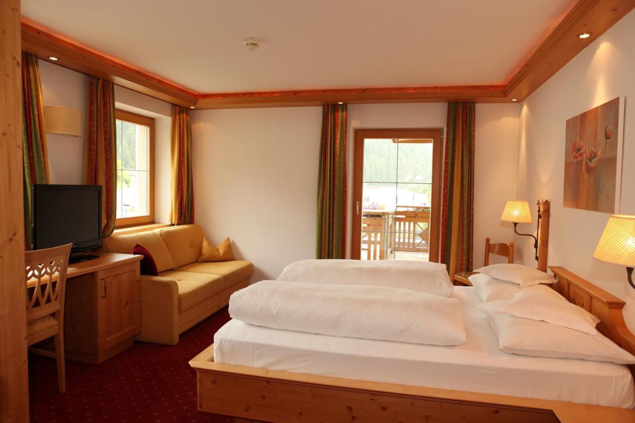 Hotel Goldener Adler كورون فينوستا المظهر الخارجي الصورة