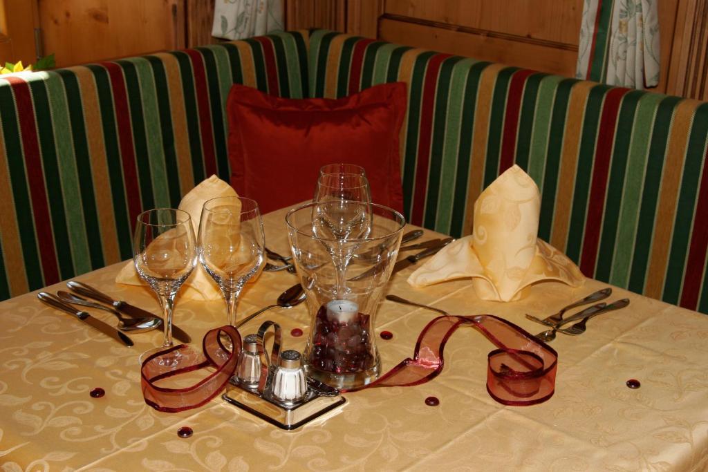 Hotel Goldener Adler كورون فينوستا المظهر الخارجي الصورة