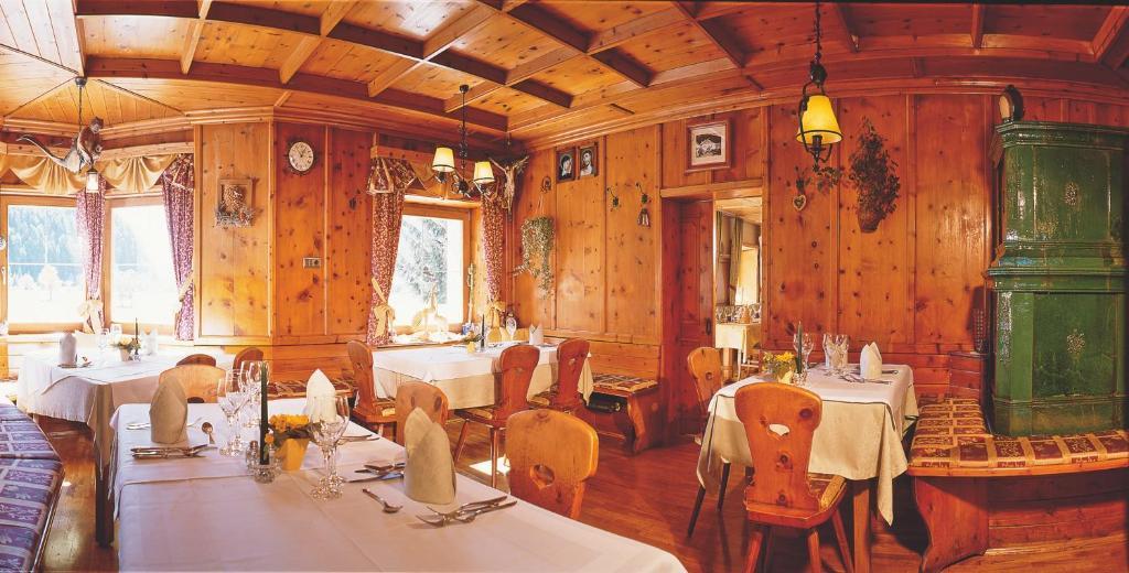 Hotel Goldener Adler كورون فينوستا المظهر الخارجي الصورة