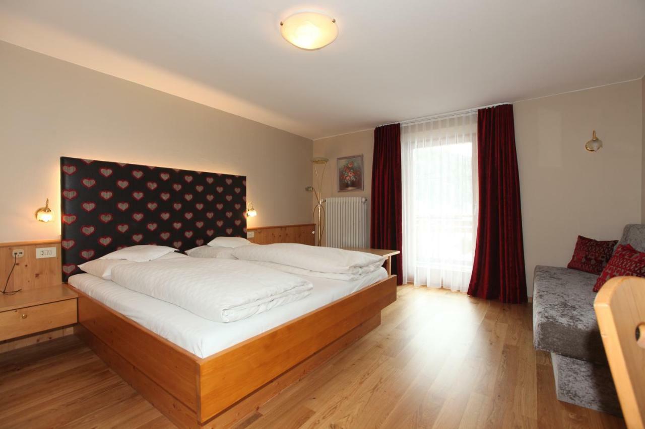 Hotel Goldener Adler كورون فينوستا المظهر الخارجي الصورة